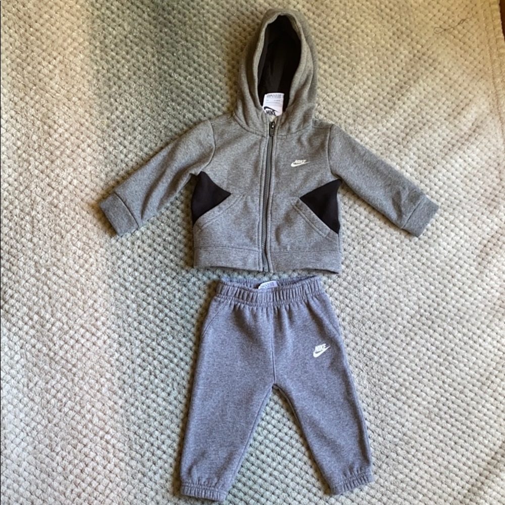 Nike boys gray set